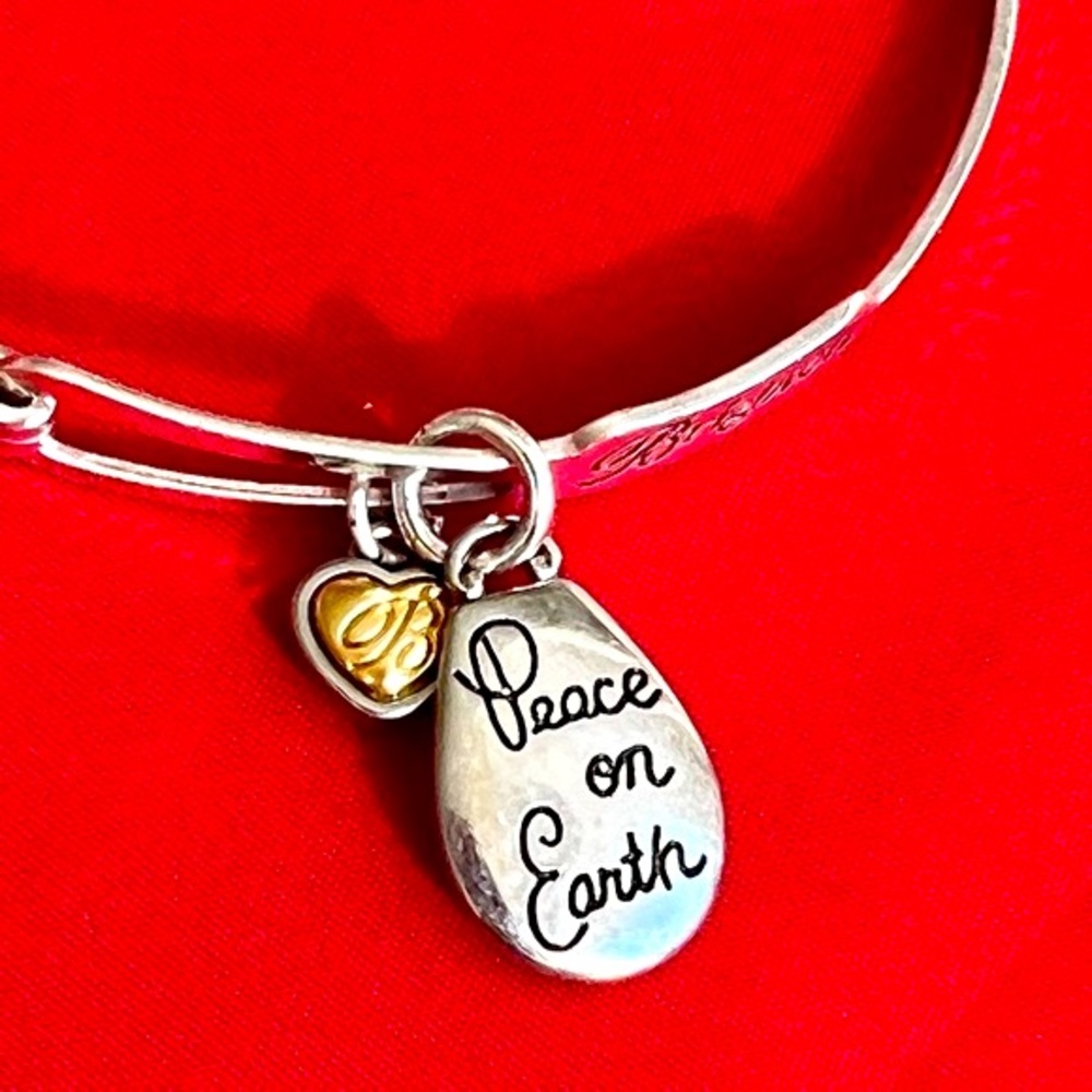 NWT BRIGHTON Hammered Silver Plate Bar Bracelet Sentiment Charm “Peace on Earth”